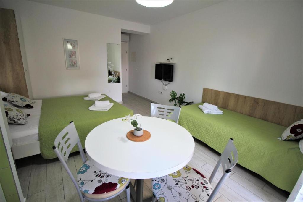 Apartmani Adria 2 Baška Voda Exterior foto