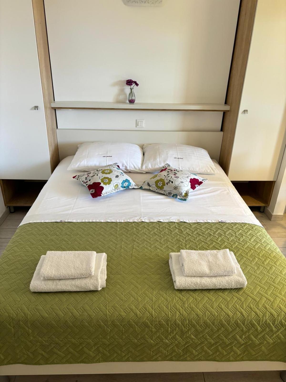 Apartmani Adria 2 Baška Voda Exterior foto