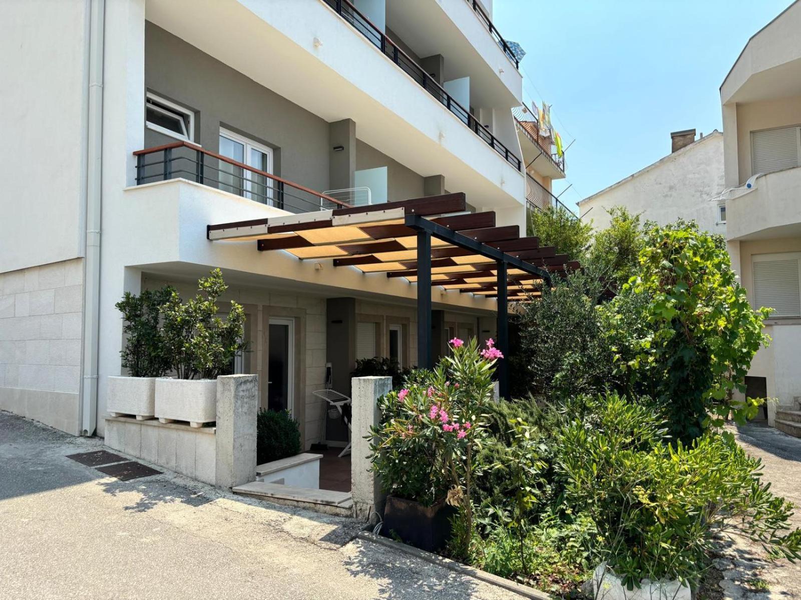 Apartmani Adria 2 Baška Voda Exterior foto