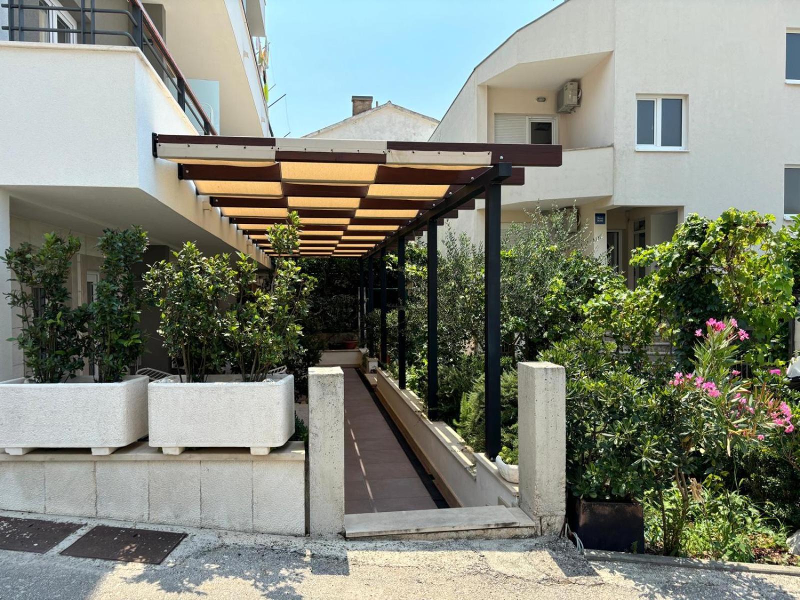Apartmani Adria 2 Baška Voda Exterior foto